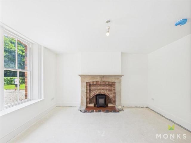 4 bedroom semi detached house to rent