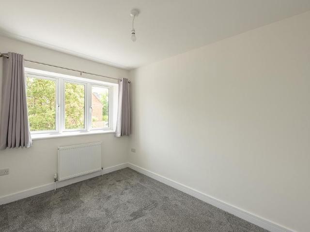 4 bedroom semi detached house to rent