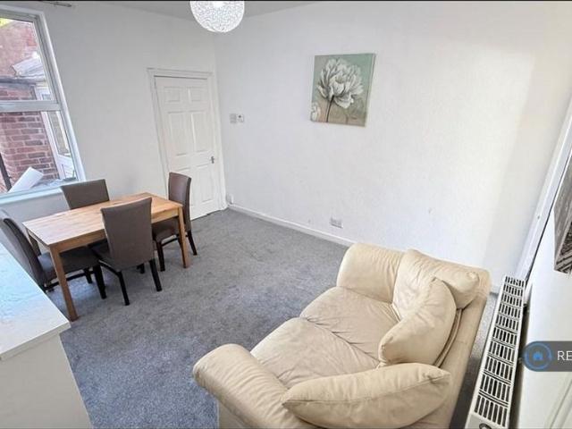 4 bedroom semi detached house to rent