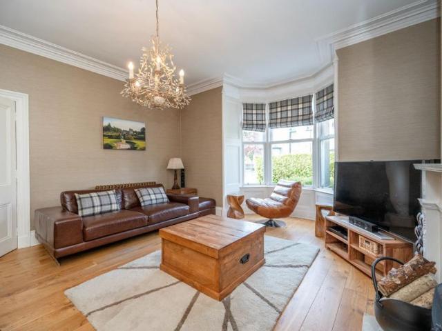 4 bedroom semi detached house to rent