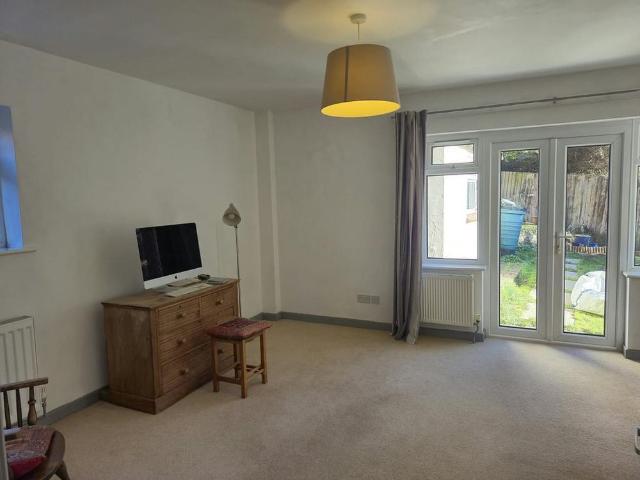 4 bedroom semi detached house to rent