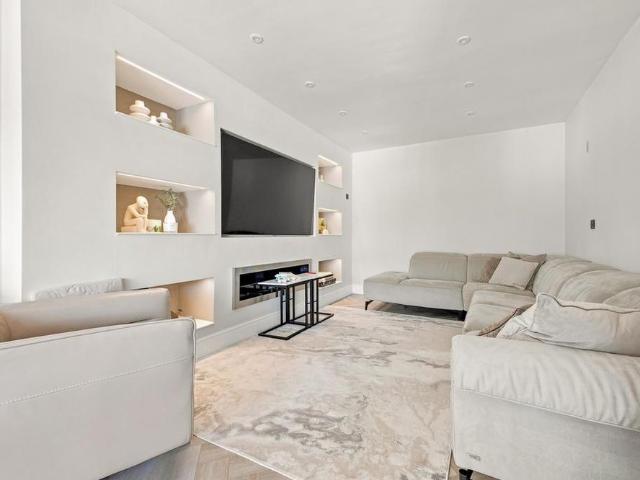 4 bedroom semi detached house to rent