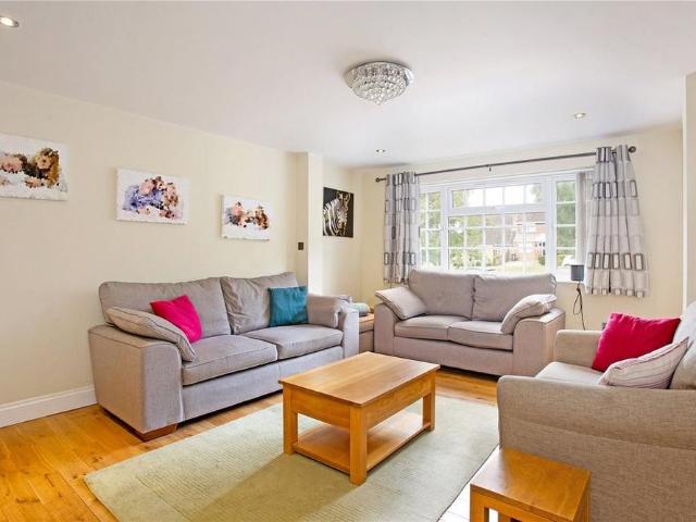 4 bedroom semi detached house to rent