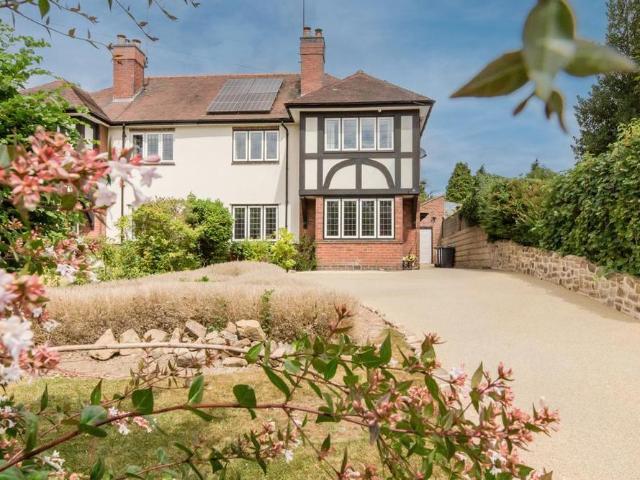 4 bedroom semi detached house to rent