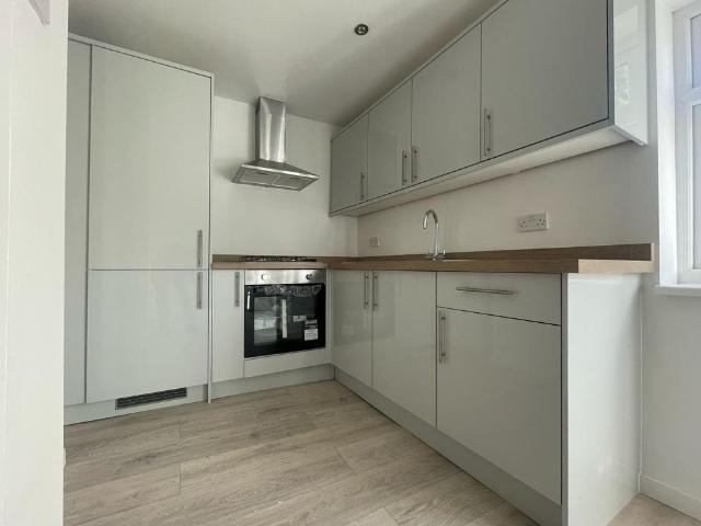4 bedroom semi detached house to rent