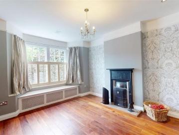 4 bedroom semi detached house to rent