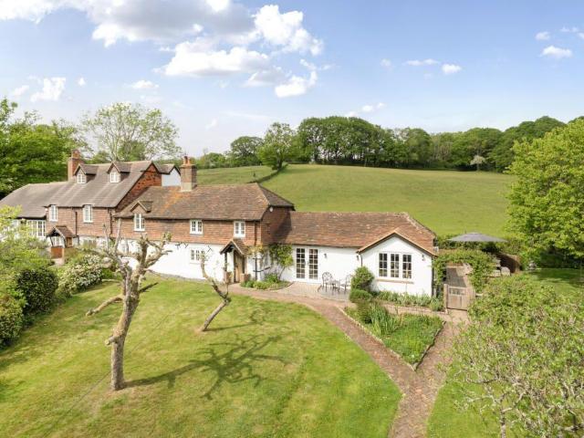 4 bedroom semi detached house to rent