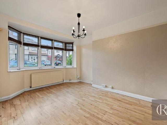 4 bedroom semi detached house to rent