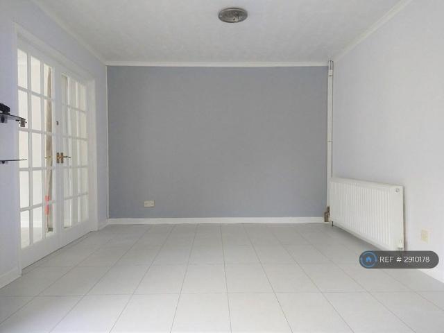 4 bedroom semi detached house to rent