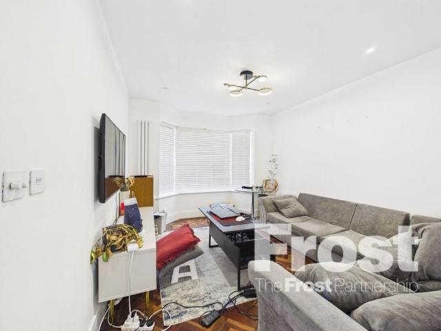 4 bedroom semi detached house to rent