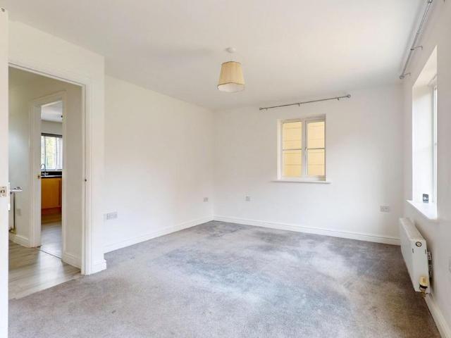 4 bedroom semi detached house to rent