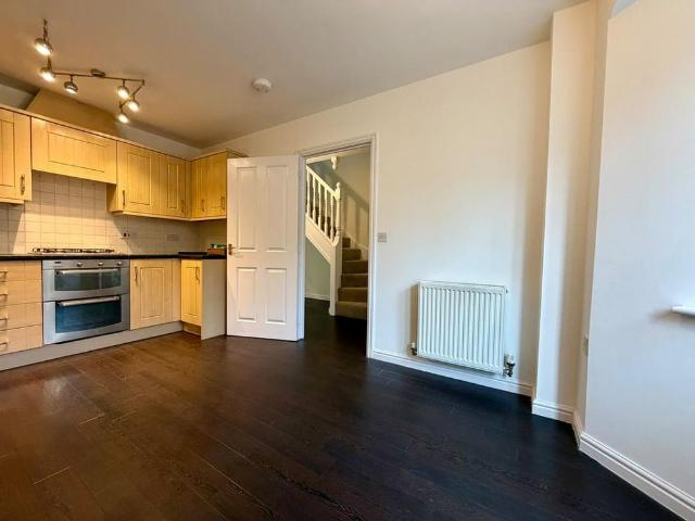 4 bedroom semi detached house to rent
