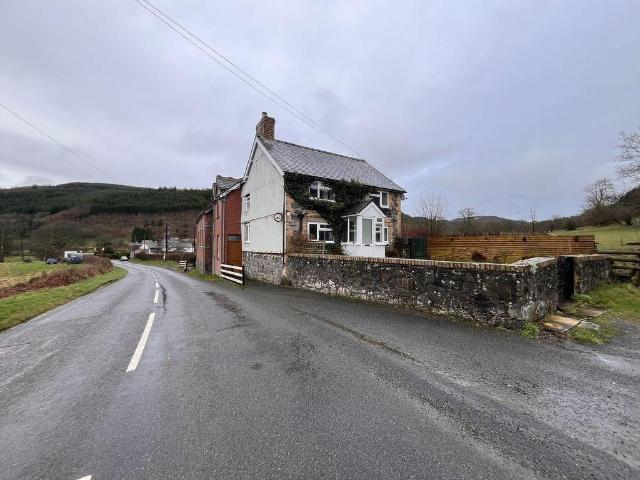 4 bedroom semi detached house to rent