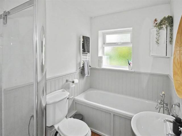 4 bedroom semi detached house to rent