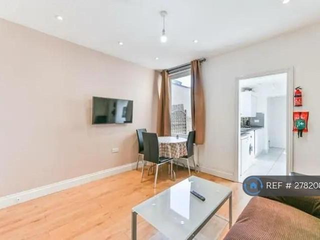 4 bedroom semi detached house to rent