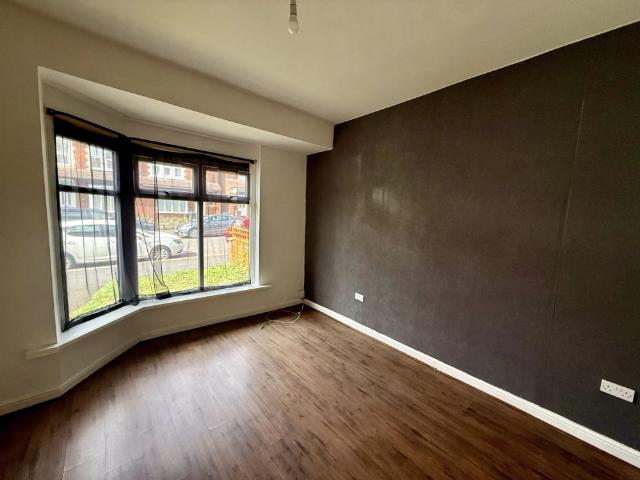 4 bedroom semi detached house to rent
