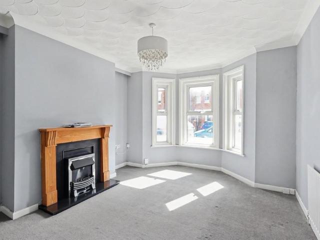 4 bedroom semi detached house to rent