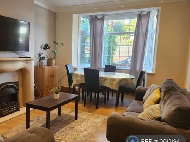 4 bedroom semi detached house to rent