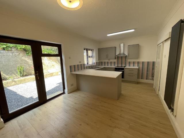 4 bedroom semi detached house to rent