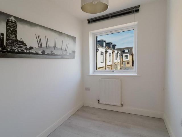 4 bedroom semi detached house to rent