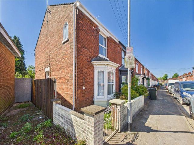 4 bedroom semi detached house to rent