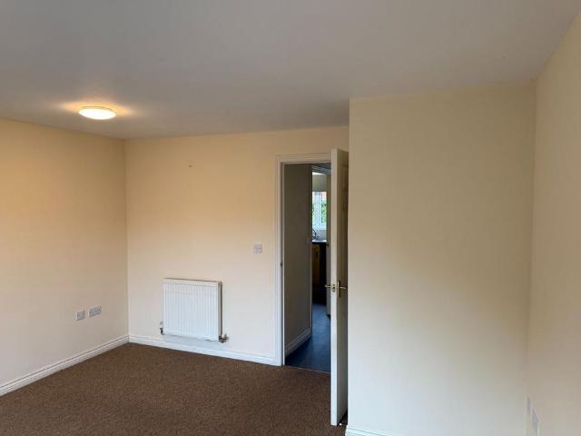 4 bedroom semi detached house to rent