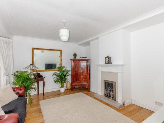 4 bedroom semi detached house to rent