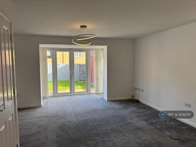 4 bedroom semi detached house to rent