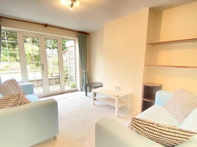 4 bedroom semi detached house to rent