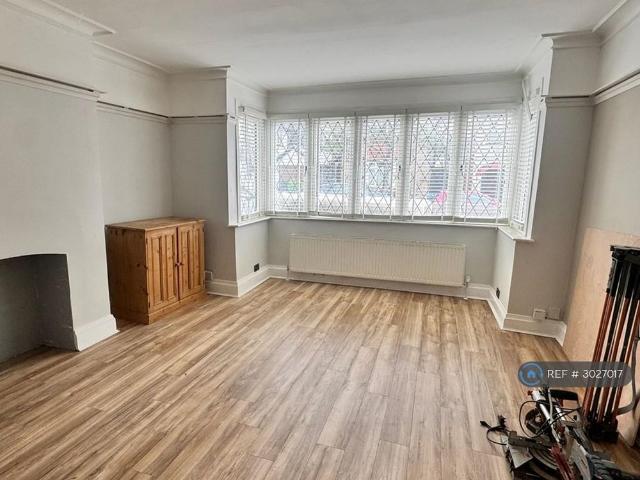 4 bedroom semi detached house to rent