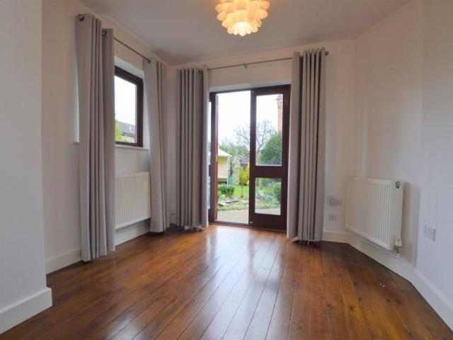 4 bedroom semi detached house to rent
