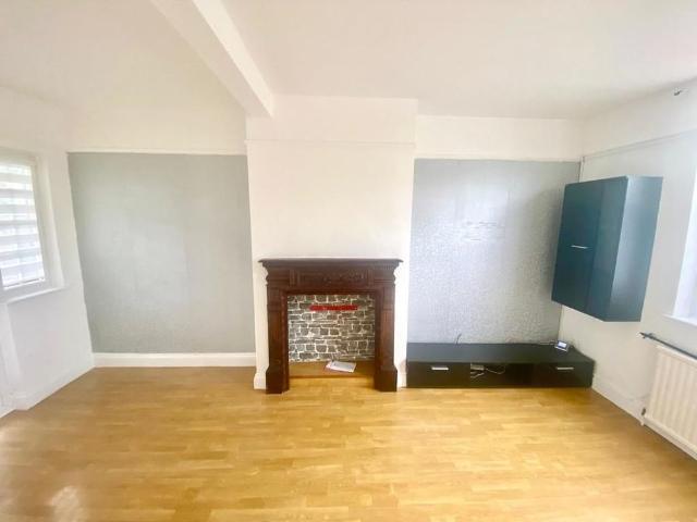 4 bedroom semi detached house to rent