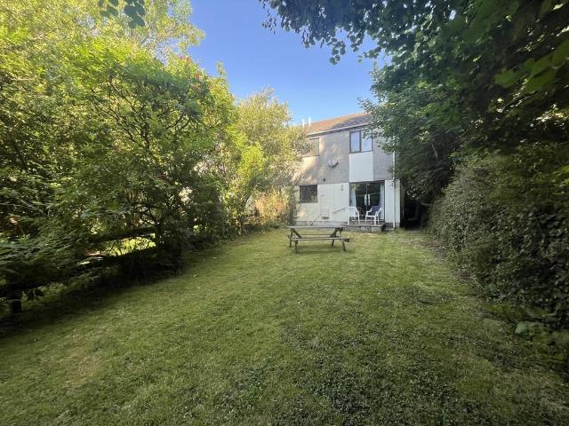 4 bedroom semi detached house to rent