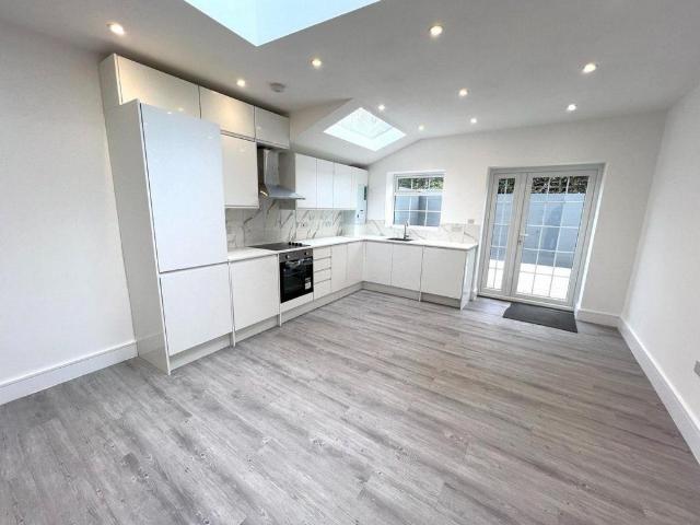 4 bedroom semi detached house to rent