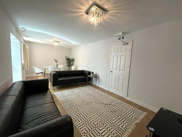 4 bedroom semi detached house to rent
