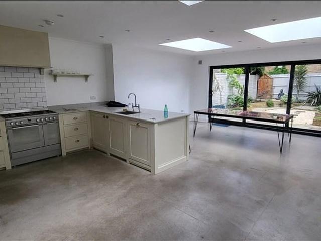 4 bedroom semi detached house to rent