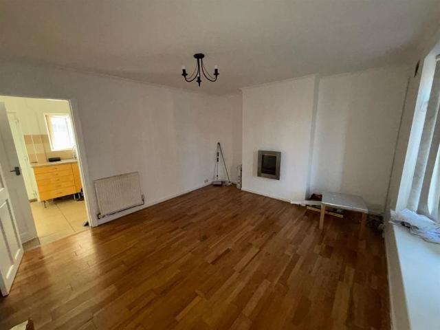 4 bedroom semi detached house to rent