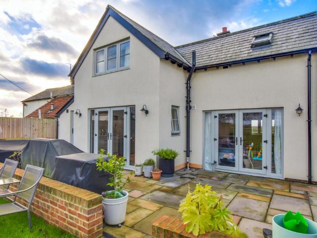 4 bedroom semi detached house to rent