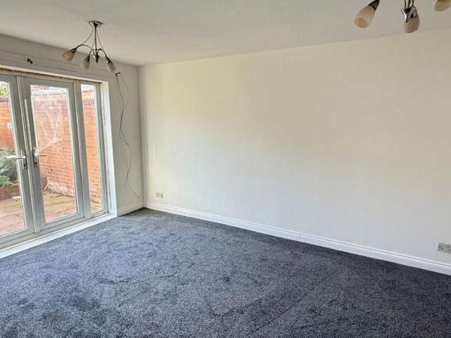 4 bedroom semi detached house to rent
