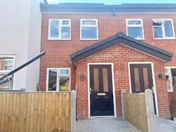 4 bedroom semi detached house to rent