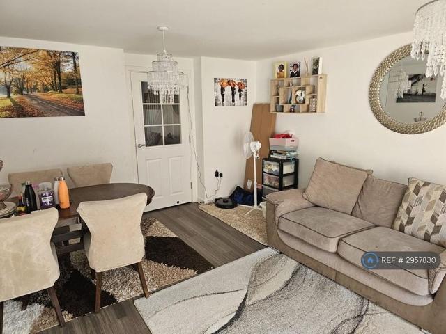 4 bedroom semi detached house to rent