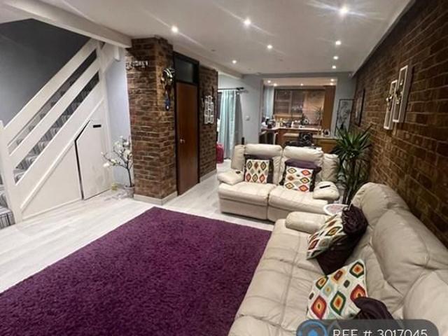 4 bedroom semi detached house to rent