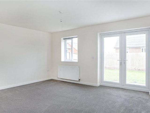 4 bedroom semi detached house to rent