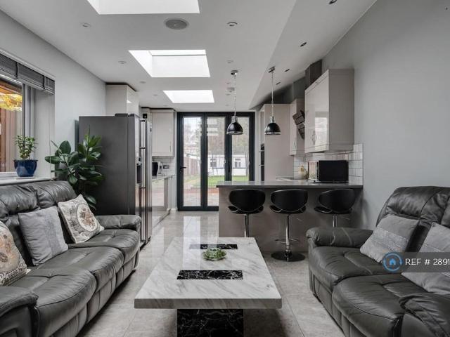 4 bedroom semi detached house to rent