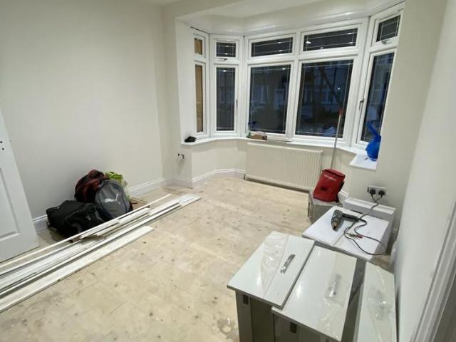 4 bedroom semi detached house to rent