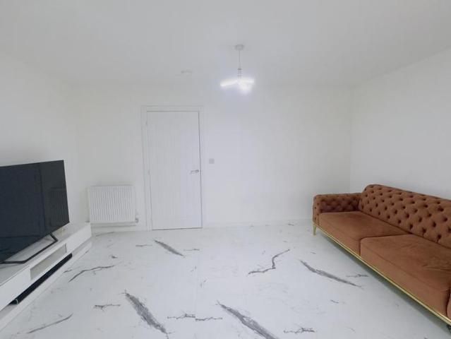 4 bedroom semi detached house to rent