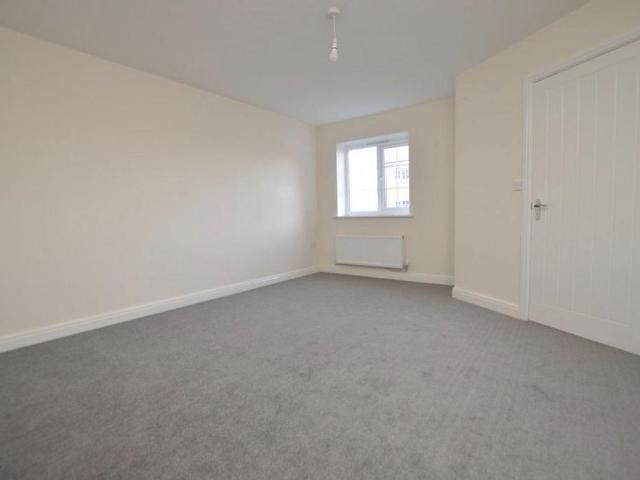 4 bedroom semi detached house to rent