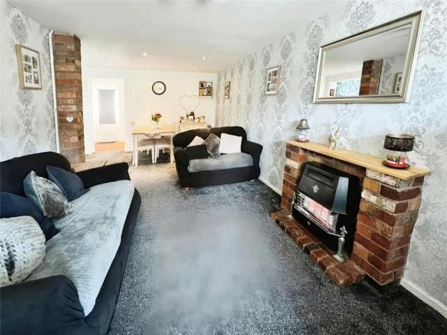 4 bedroom semi detached house to rent