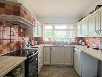 4 bedroom semi detached house to rent