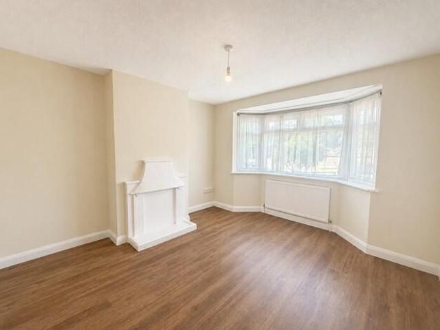 4 bedroom semi detached house to rent